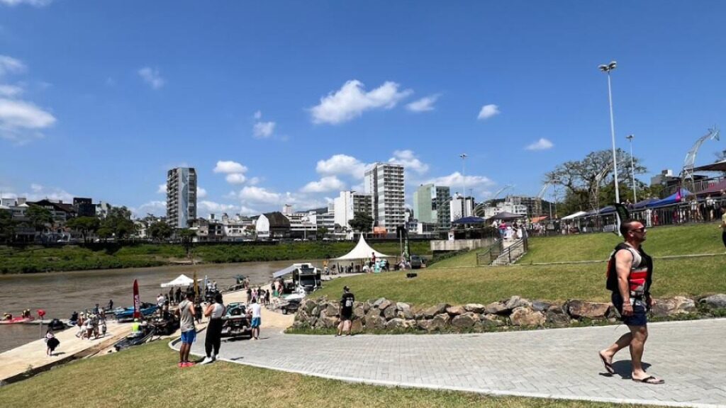 Blumen Bord movimenta a Prainha com experiências no Rio Itajaí-Açu neste sábado