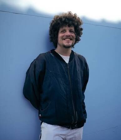 Chico Chico apresenta o show “Let It Burn – Deixa Arder” no Teatro Michelangelo, em Blumenau