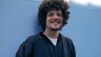Chico Chico apresenta o show “Let It Burn – Deixa Arder” no Teatro Michelangelo, em Blumenau