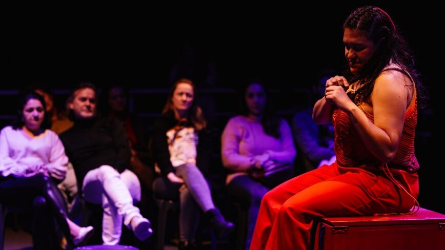 Espetáculo gratuito “Todas Nela” chega à Temporada Blumenauense de Teatro