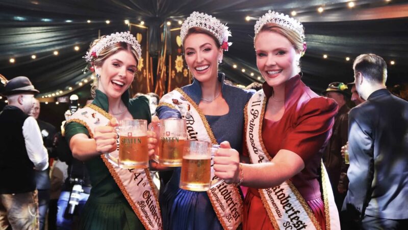 Oktoberfest Blumenau 2026 começa em 7 de outubro com desfiles, banda criada por IA, primeira corrida oficial e muita tradição