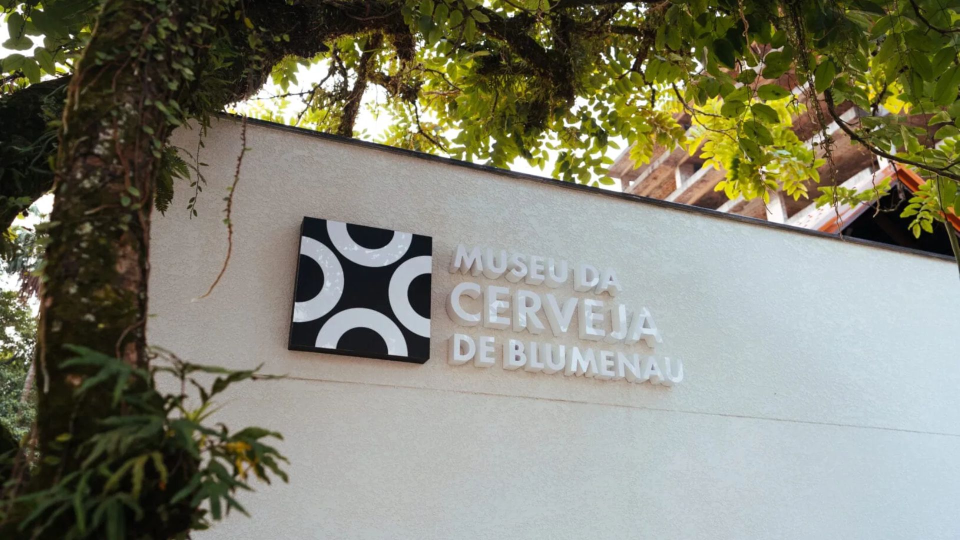 Museu da Cerveja de Blumenau completa 30 anos e celebra com festa aberta, mural, nova cerveja e recursos de acessibilidade