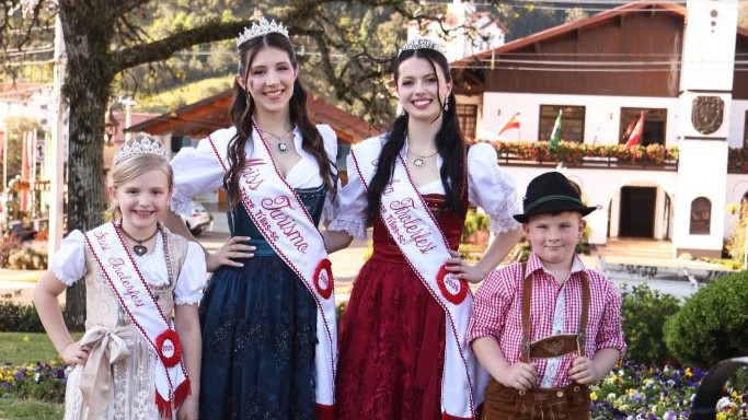 Tirolerfest 2026 celebra 93 anos da imigração austríaca em Treze Tílias de 9 a 13 de outubro com desfile histórico, Bierwagen e bandas típicas