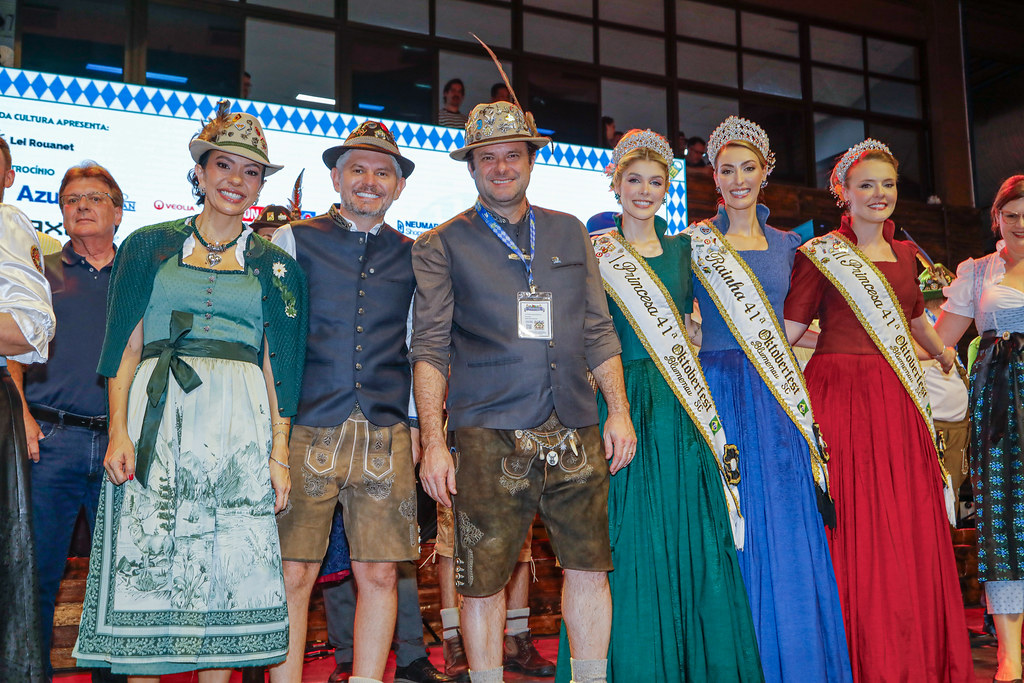 Sangria do barril abre oficialmente a 41ª Oktoberfest Blumenau