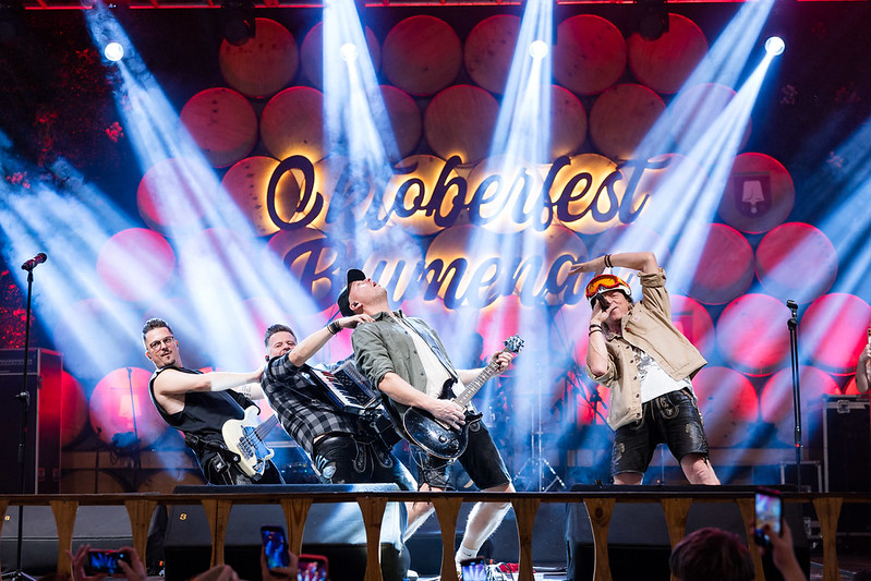 Oktoberfest Blumenau recebe Troglauer, da Alemanha, e Zillertal Orchester, da Argentina, até domingo