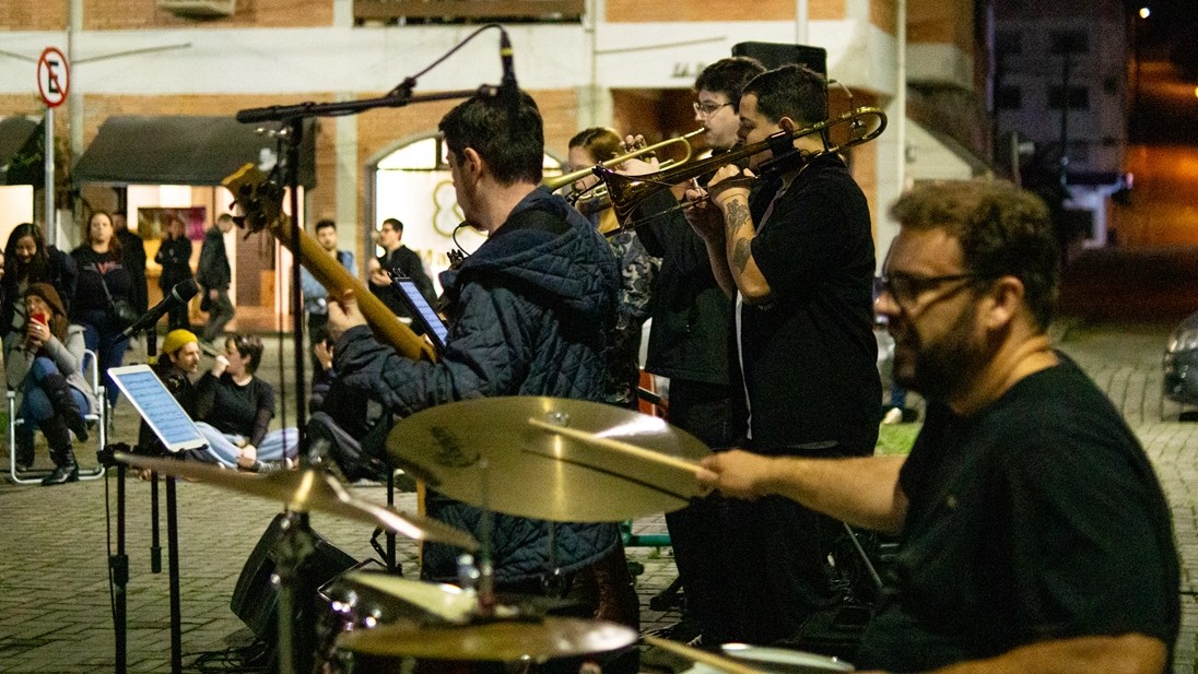 22 de outubro tem Projeto Groove Urbano com trio MABI em concerto gratuito de jazz em Blumenau