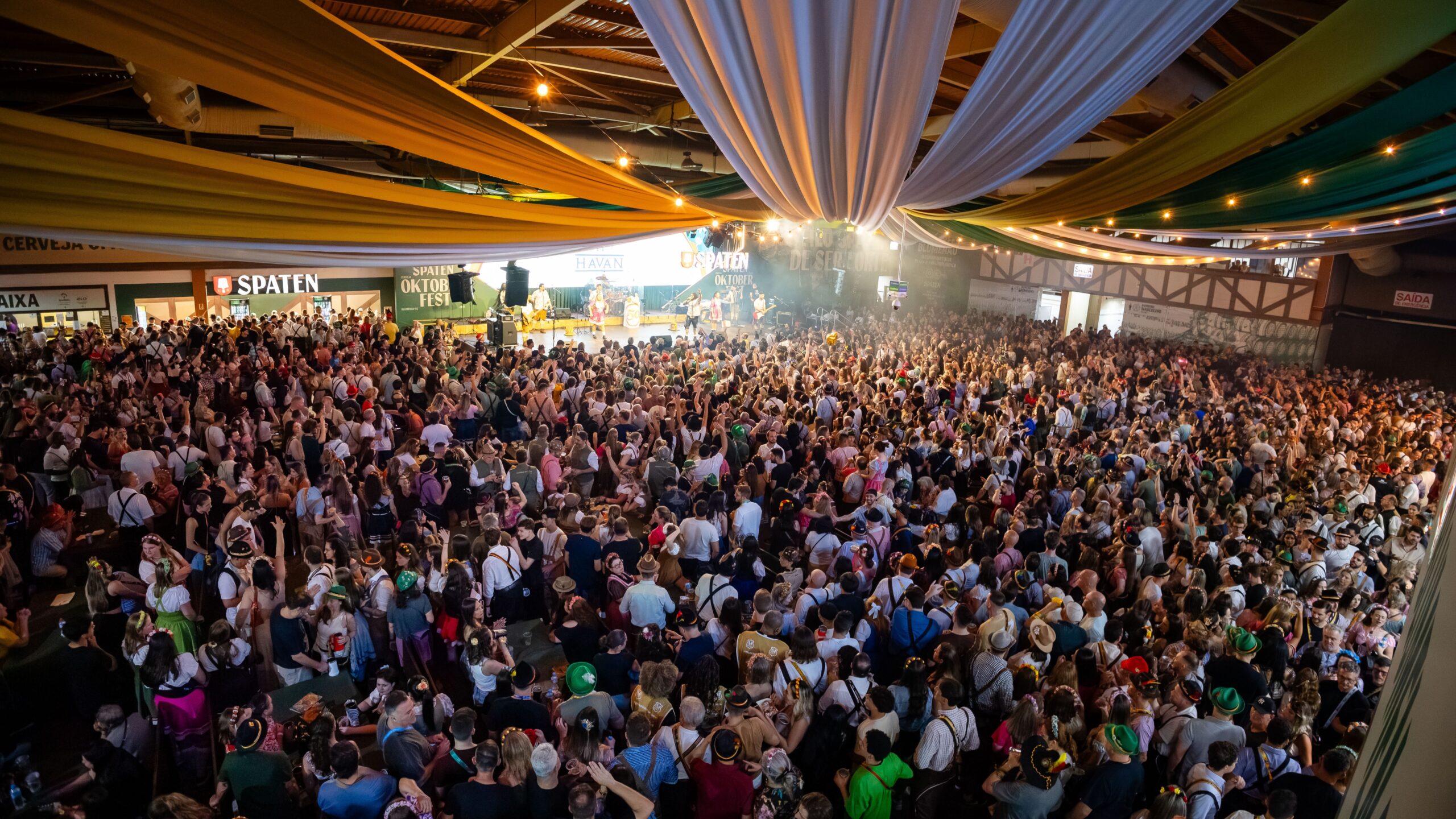 Oktoberfest Blumenau 2026: ingressos, dias gratuitos, desfiles e programação da 41ª edição