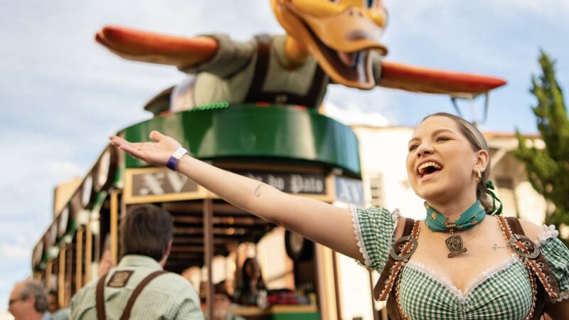 Venha ver! Desfile da Oktoberfest, do sábado, 17!