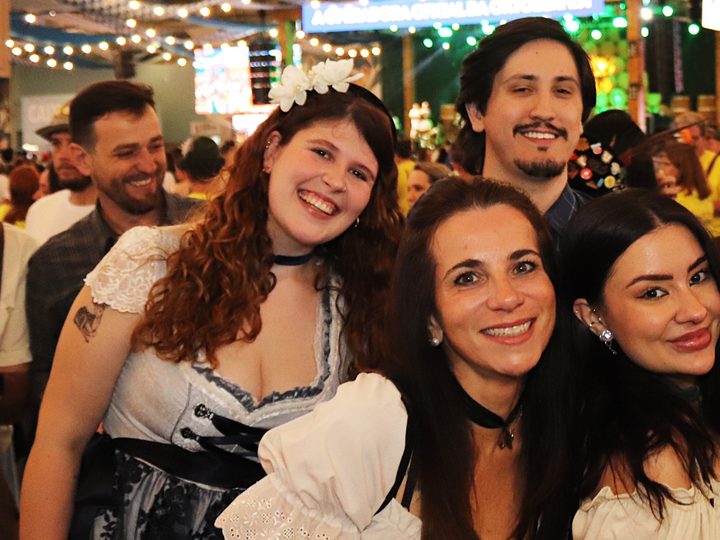 Noite do Stammtisch reuniu 38 confrarias na 41ª Oktoberfest Blumenau: Veja quem passou por lá