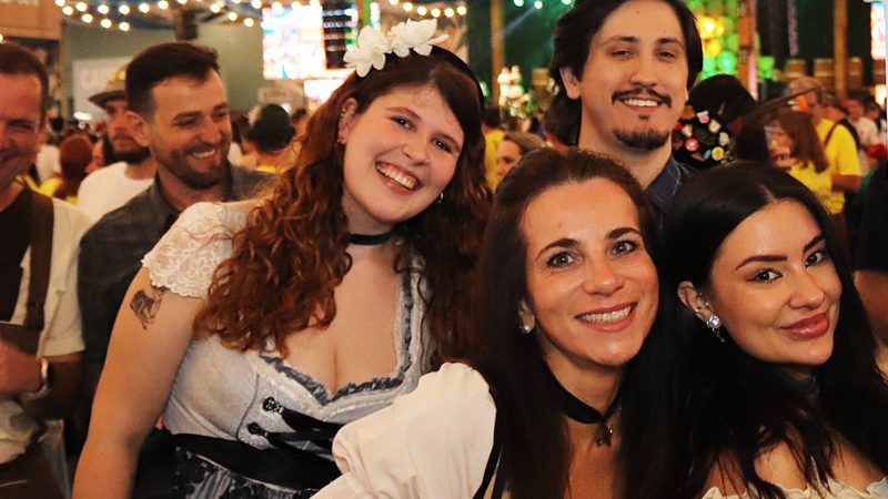 Noite do Stammtisch reuniu 38 confrarias na 41ª Oktoberfest Blumenau: Veja quem passou por lá
